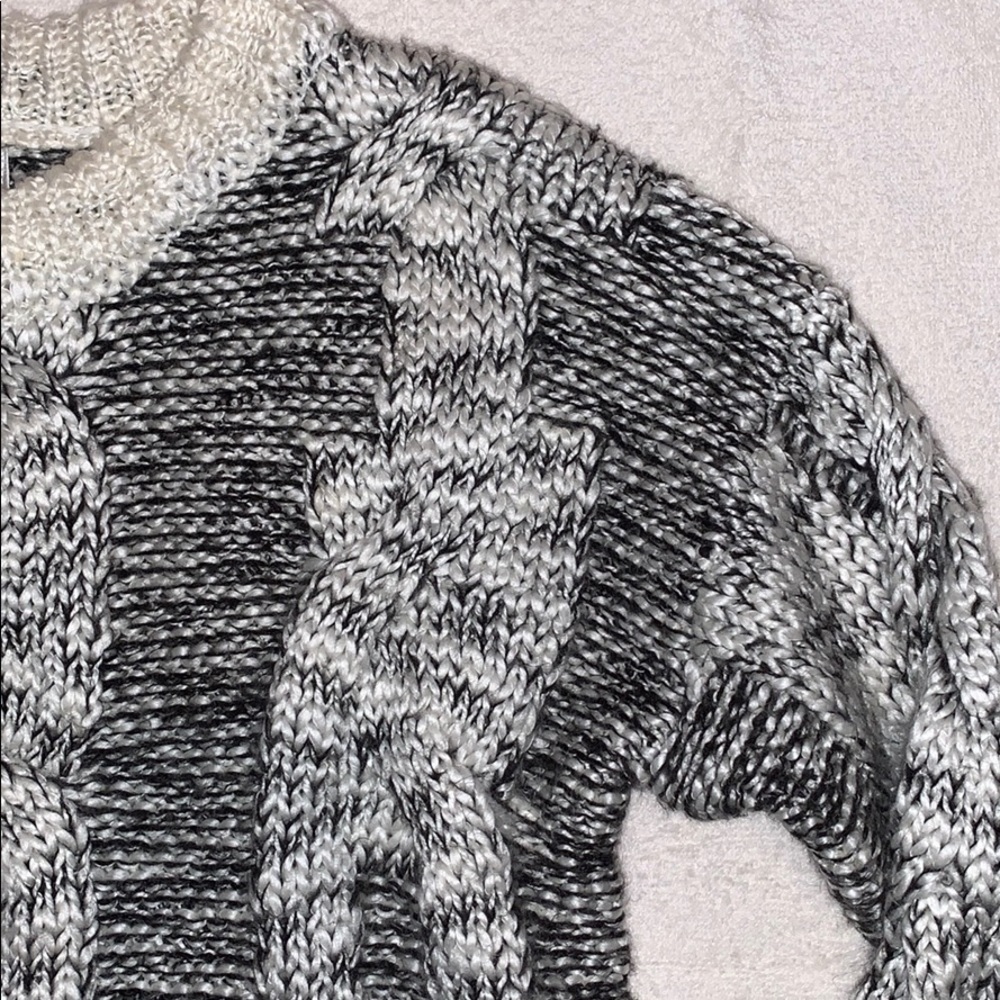 Sweater. In perfect condition - Picture 3 of 3